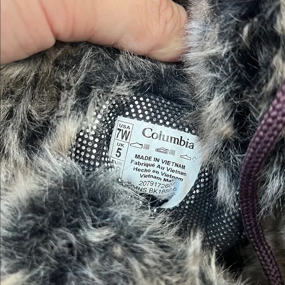 New Burgundy Columbia Winter Boots - Picture 4 of 9